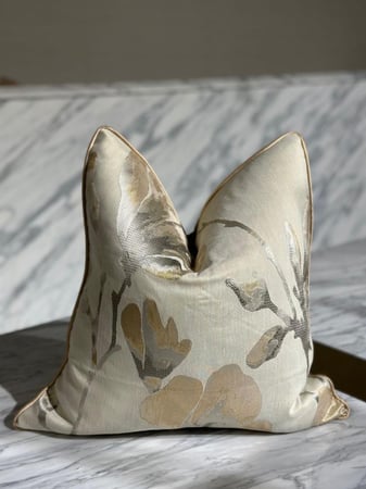 غطاء المخدة المصمم بعناية ليناسب أسلوبك وديكور منزلك بكل فخر