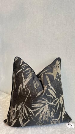 غطاء المخدة المصمم بعناية ليناسب أسلوبك وديكور منزلك بكل فخر