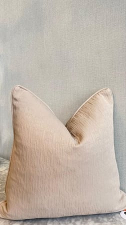 غطاء المخدة المصمم بعناية ليناسب أسلوبك وديكور منزلك بكل فخر