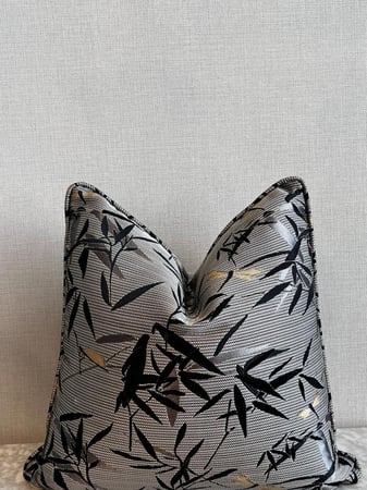 غطاء المخدة المصمم بعناية ليناسب أسلوبك وديكور منزلك بكل فخر