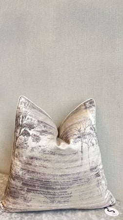 غطاء المخدة المصمم بعناية ليناسب أسلوبك وديكور منزلك بكل فخر