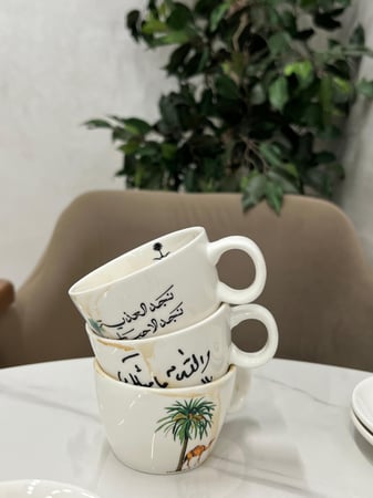 كوب مطبوع نجد مع سيف وخريطة