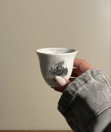 فناجيل قهوة مطبوعة حنا هل التاريخ ونفك الابواب