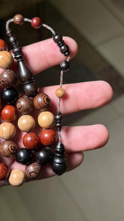 اخشاب متنوعة