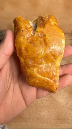 كهرمان طبيعي حجر