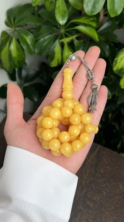 كهرمان طبيعي قديم