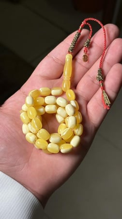 شبيه الكهرمان منوصف