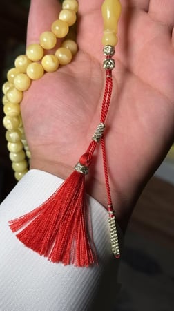 شبيه الكهرمان