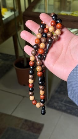 اخشاب متنوعة