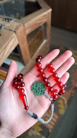 عنابي مموج اسود