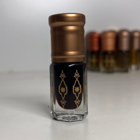 دهن عود كمبودي معتق