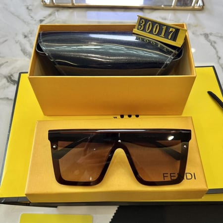 نظاره ماركة Fendi