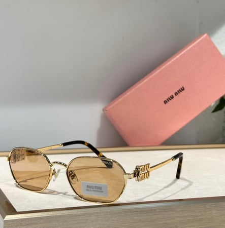 نظاره ماركة ‏Miumiu