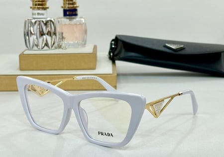 نظاره ماركة Prada
