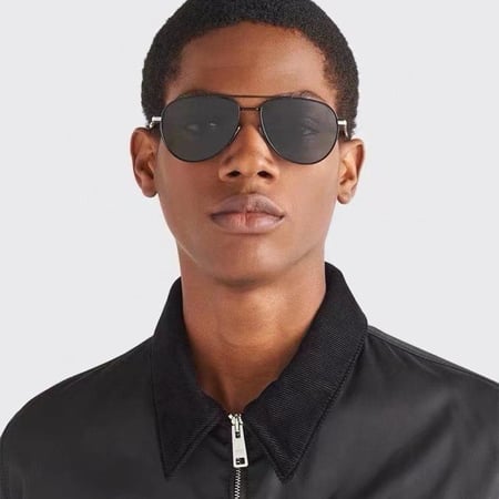 نظاره ماركة ‏Prada