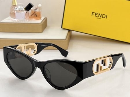 نظاره ماركة Fendi