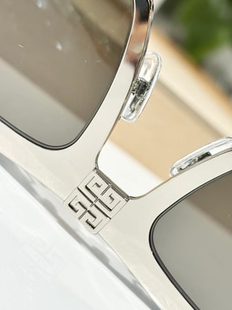 نظاره ماركة Givenchy