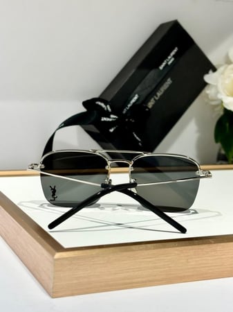 نظاره ماركة YSL