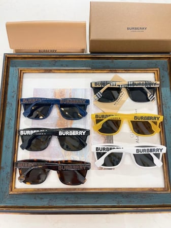 نظاره ماركة ‏Burberry