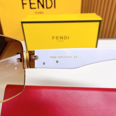 نظاره ماركة Fendi