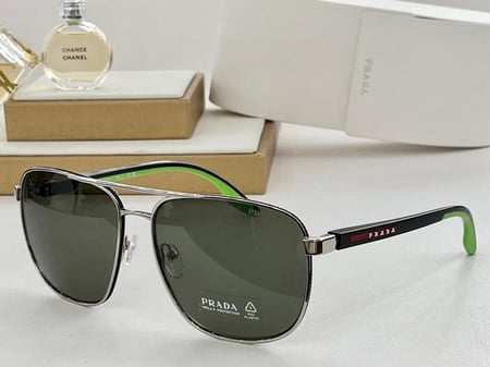 نظاره ماركة ‏Prada