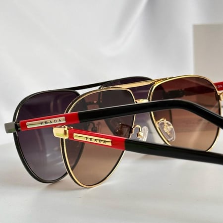 نظاره ماركة ‏Prada