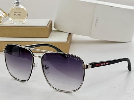 نظاره ماركة ‏Prada