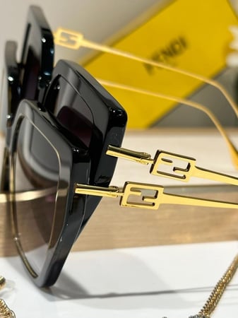 نظاره ماركة Fendi