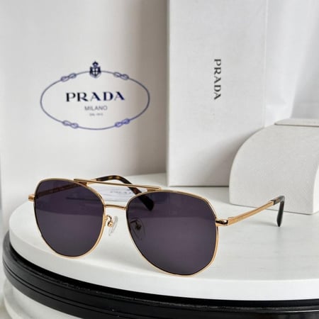 نظاره ماركة ‏Prada