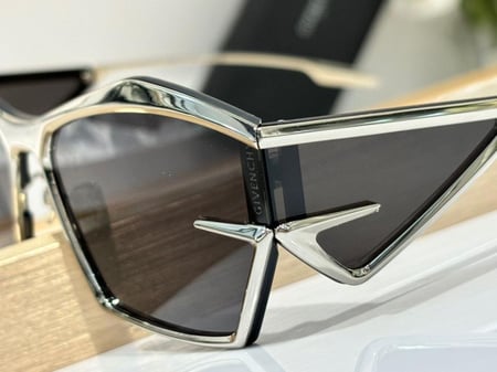 نظاره ماركة ‏Givenchy