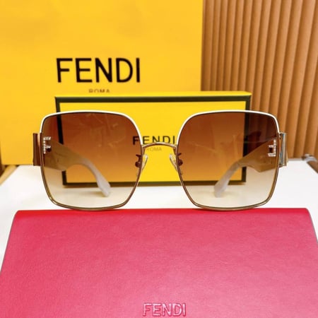 نظاره ماركة Fendi