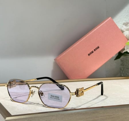 نظاره ماركة ‏Miumiu