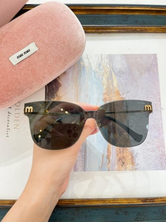 نظاره ماركة ‏Miumiu