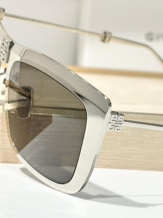 نظاره ماركة Givenchy