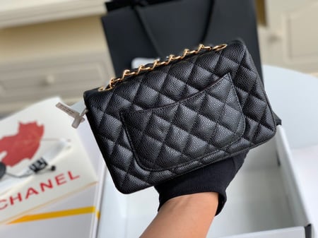 شنطة نسائية ماركة Chanel