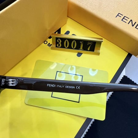 نظاره ماركة Fendi