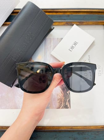 نظاره ماركة Dior