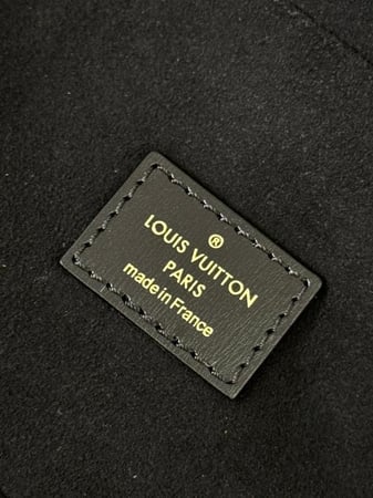 شنطة نسائية ماركة LV