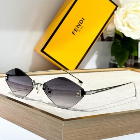 نظارة ماركة Fendi
