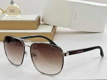 نظاره ماركة ‏Prada