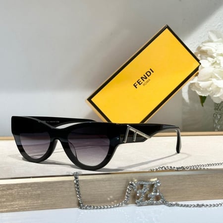 نظاره ماركة Fendi