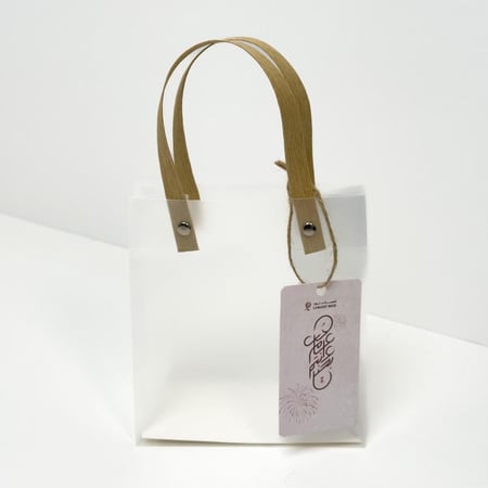 كيس هدايا شفاف بمسكة خشبي مقاس 7*15*13.5 cm