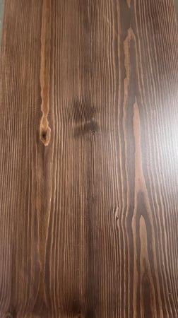 طاولة جانبية بتصميم كلاسيكي