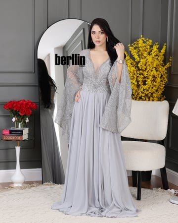 فستان سهرة طويل بليسية اوف شولدر مطرز لون رصاصي