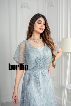 فستان سهرة درابية مزين بالفصوص والخرز لون سماوي