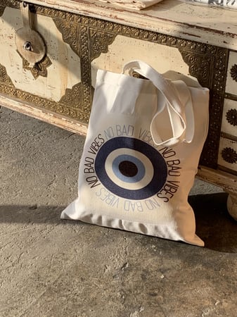 شنطة قماش مطبوع العين الزرقاء