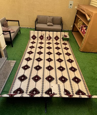 طقم كراسي مع فرشة ومراكي مدمجة