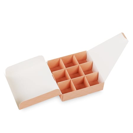 مجموعة (12) علبة فاخرة للشوكليت والحلويات لون وردي بنمط ذهبي وقفل علوي  - 9 أقسام