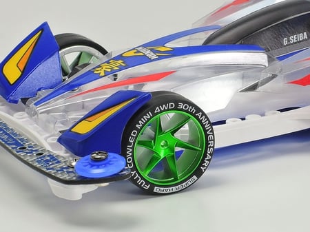 Super Hard Medium Dia. Low-Profile Tire & Wheel Set (Spiral Spoke) Fully Cowled 30th Anni. | إطارات عالية القساوة منخفضة وعجلات متوسطة بخطوط لولبية
