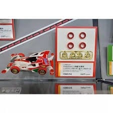 Red Slick Small Dia. Tires & Gold Plated Wheels (6 Spoke) Fully Cowled 30th Anni. | إطارات مطاطية صغيرة الحجم مع عجلات ذهبية (ست خطوط)